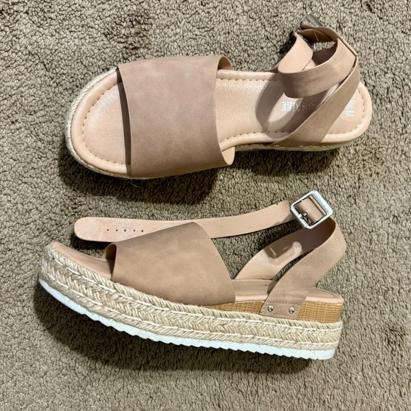 Casual Espadrilles - Picture 1 of 5